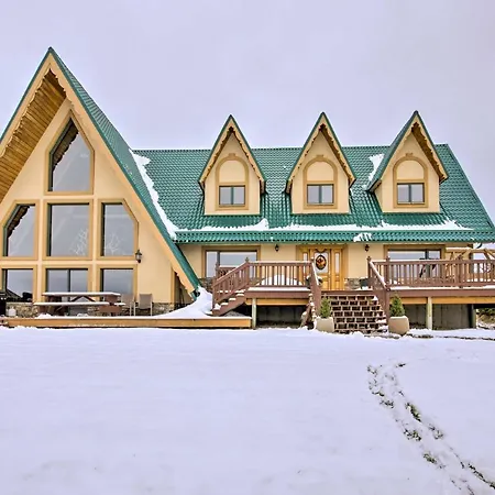 A-Frame Home With Breathtaking Views And Hot Tub!